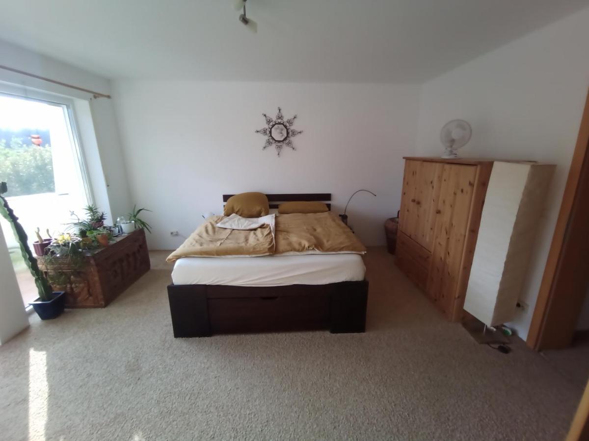 Grosses Zimmer Bad Kueche Wohnzimmer Terasse Garten Zentral Ruhig ลันด์สแบร์กอัมเลคช์ ภายนอก รูปภาพ