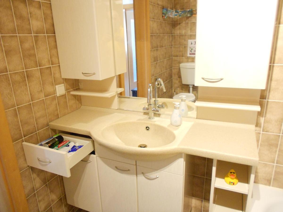 Grosses Zimmer Bad Kueche Wohnzimmer Terasse Garten Zentral Ruhig ลันด์สแบร์กอัมเลคช์ ภายนอก รูปภาพ