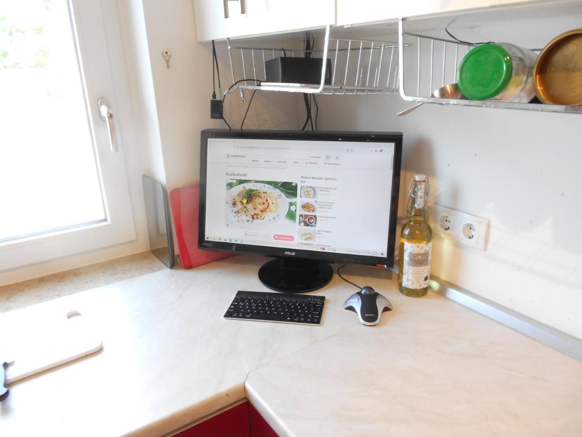 Grosses Zimmer Bad Kueche Wohnzimmer Terasse Garten Zentral Ruhig ลันด์สแบร์กอัมเลคช์ ภายนอก รูปภาพ