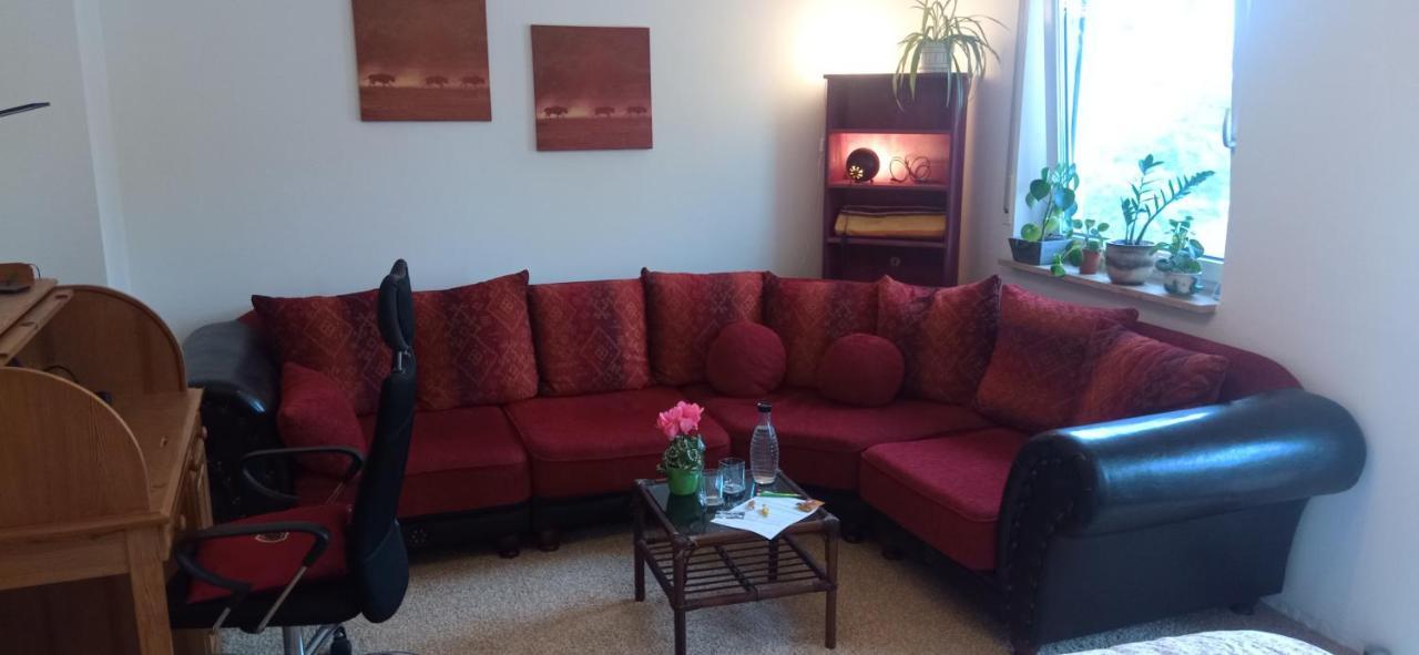 Grosses Zimmer Bad Kueche Wohnzimmer Terasse Garten Zentral Ruhig ลันด์สแบร์กอัมเลคช์ ภายนอก รูปภาพ